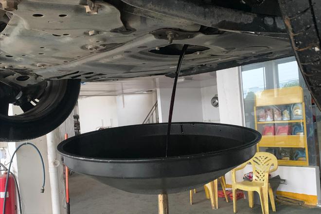 看了廣東315晚會(huì)才知道車子換機(jī)油后一定要把機(jī)油桶要回來(lái)(圖2)