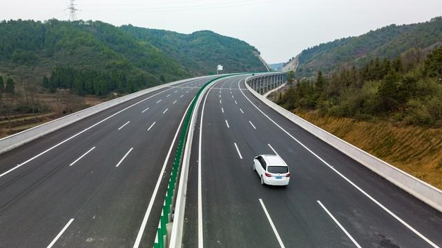 高速省油大實線kmh竟比這速度多喝25%油實測數(shù)據(jù)太扎心(圖2)
